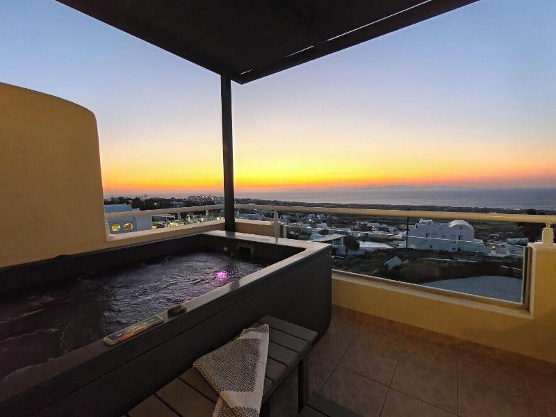 Kiklamino Sunset Studios image