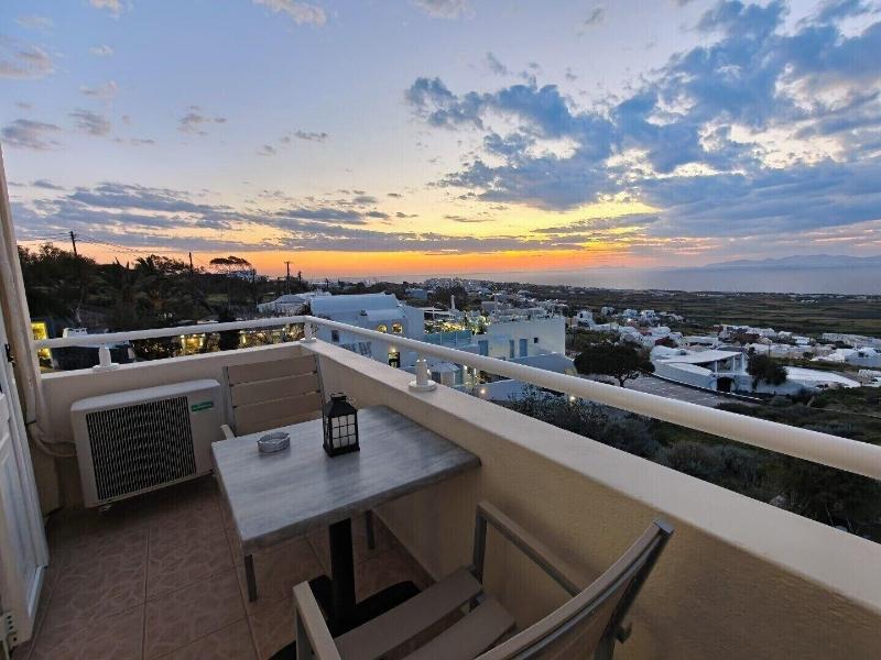 Kiklamino Sunset Studios image