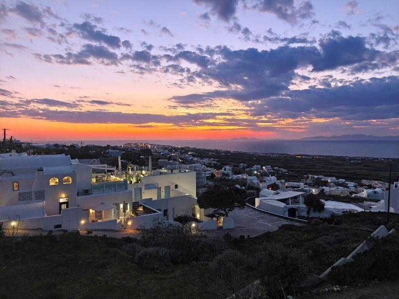 Kiklamino Sunset Studios image