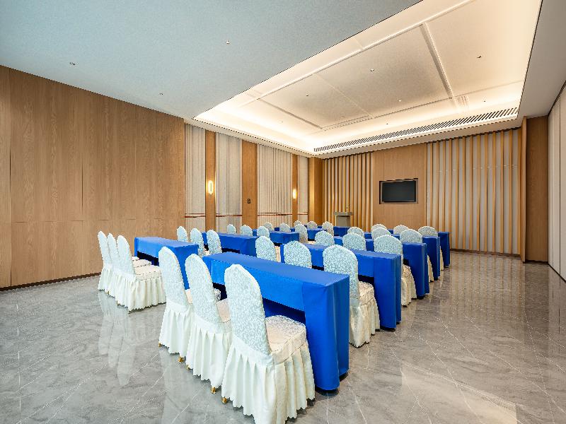 Holiday Inn Express Qinhuangdao Haigang by IHG image