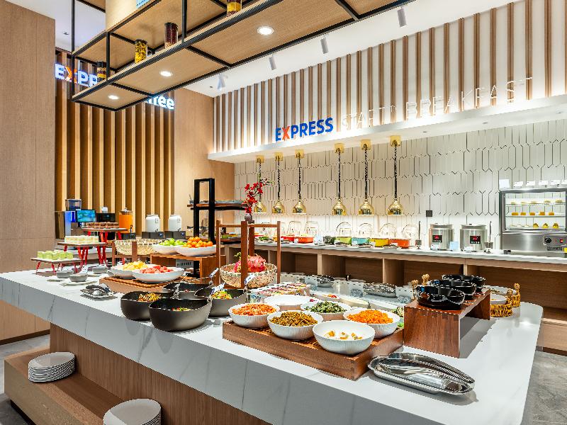 Holiday Inn Express Qinhuangdao Haigang by IHG image