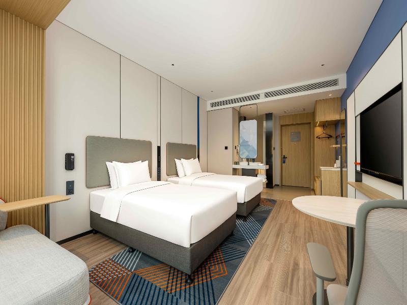 Holiday Inn Express Qinhuangdao Haigang by IHG image