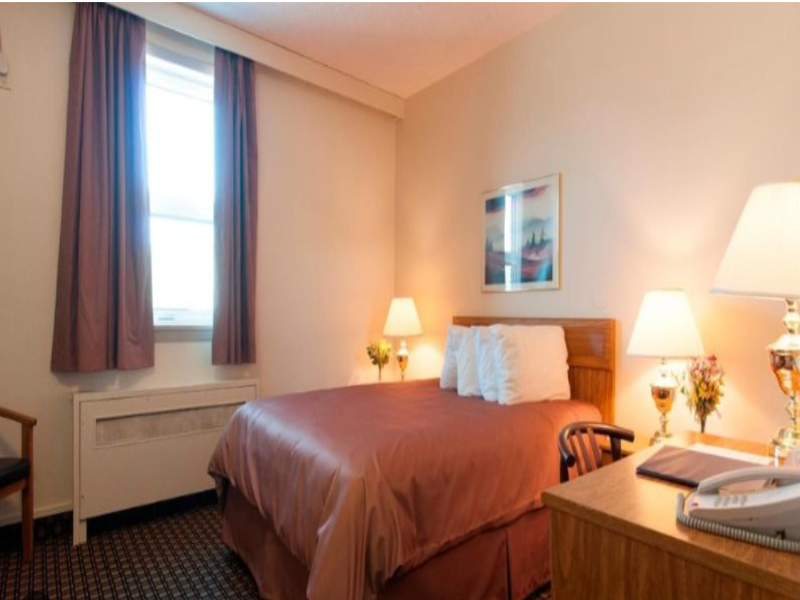 Travelodge By Wyndham Winnipeg Airport West image