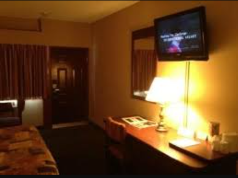 Travelodge By Wyndham Winnipeg Airport West image