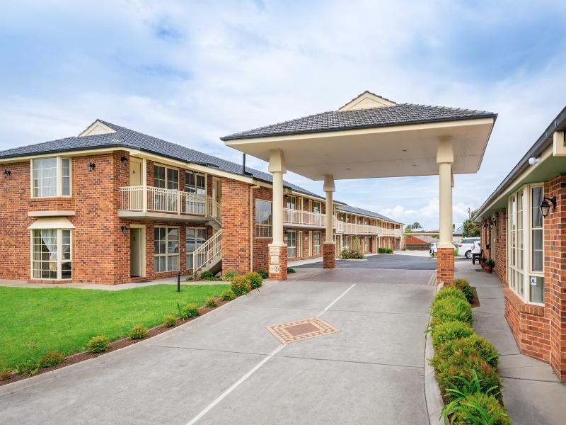 Heritage Inn Bathurst — exterior view