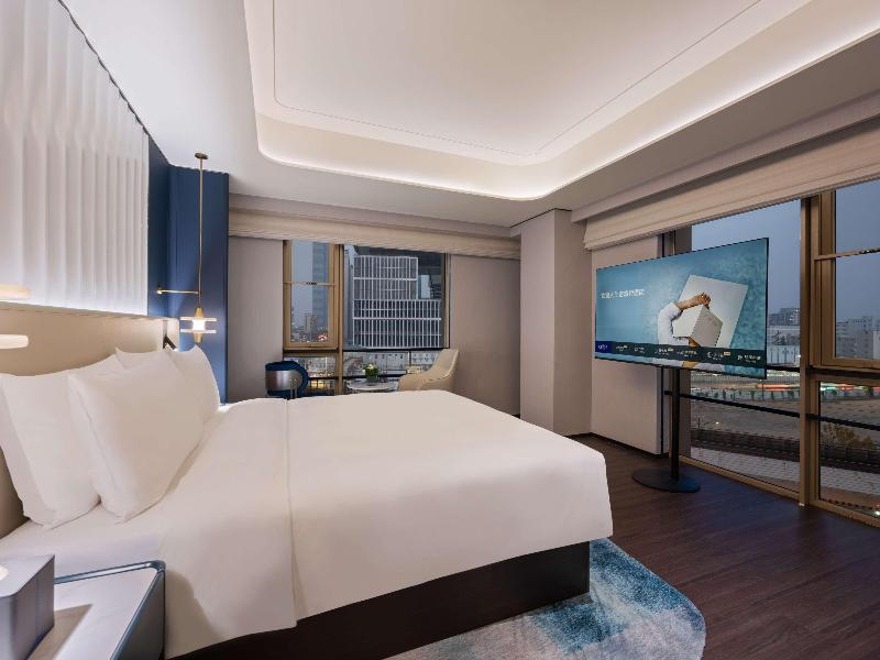 Novotel Shanghai Xuhui Riverside image