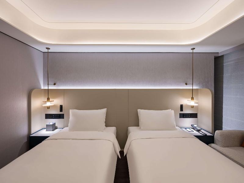 Novotel Shanghai Xuhui Riverside image