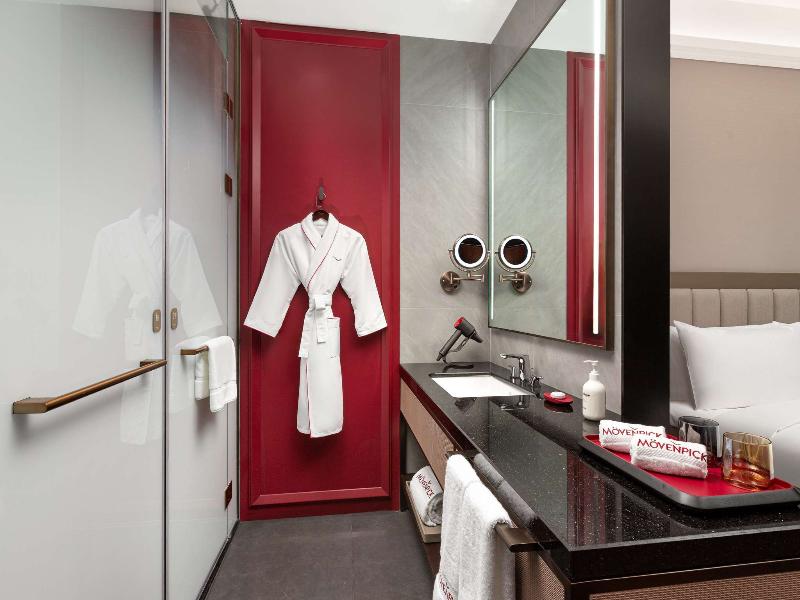 Mövenpick By Accor Shanghai People's Square image