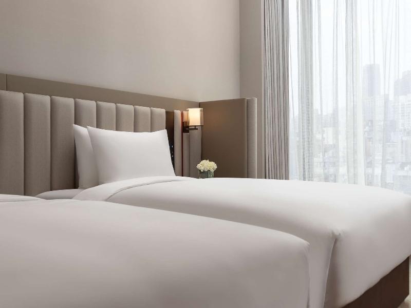 Mövenpick By Accor Shanghai People's Square image
