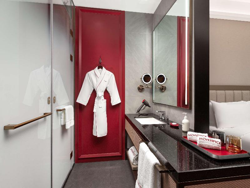 Mövenpick By Accor Shanghai People's Square image