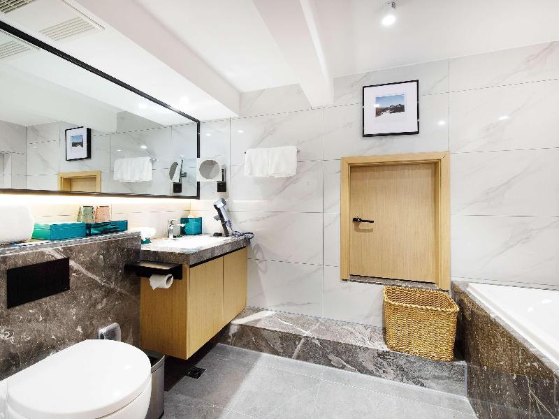 Novotel Living Yunnan Dianchi Times image