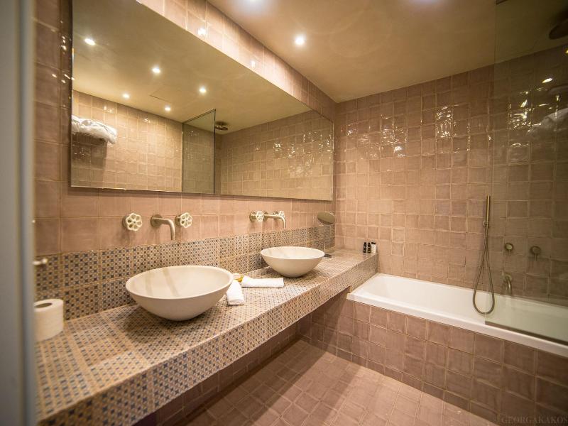 Alistos Hotel image
