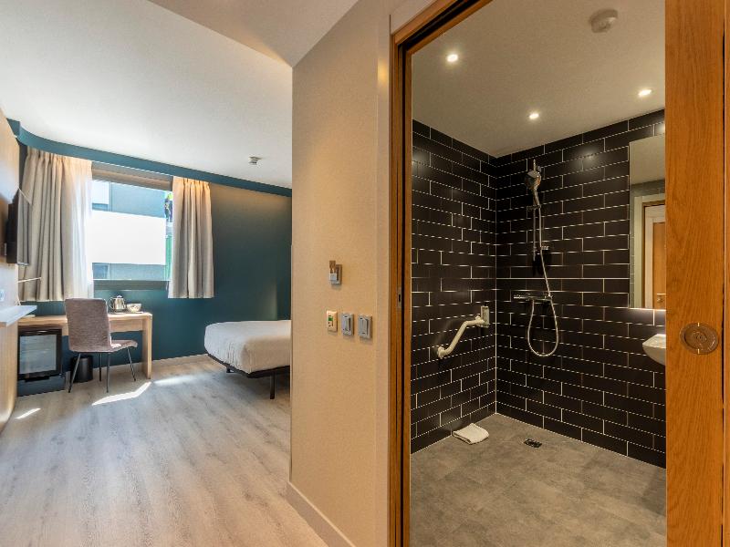 Travelodge Bilbao Sestao image
