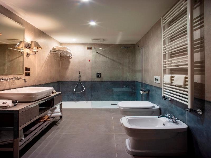 Aqua Apartments image