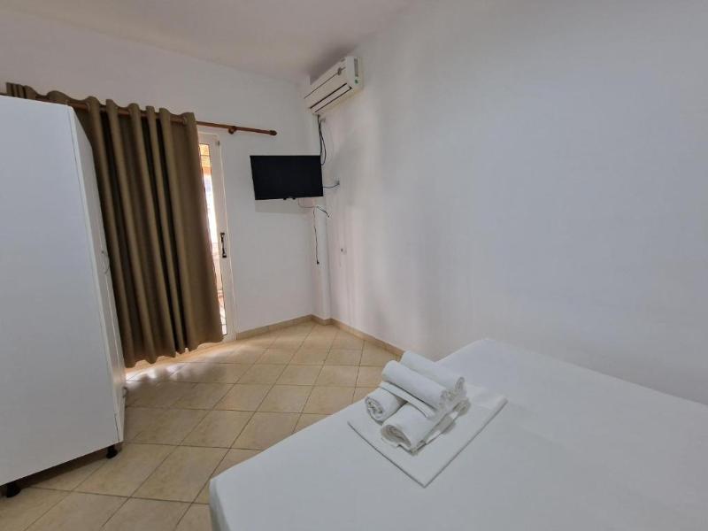 Black Pearl Hotel image