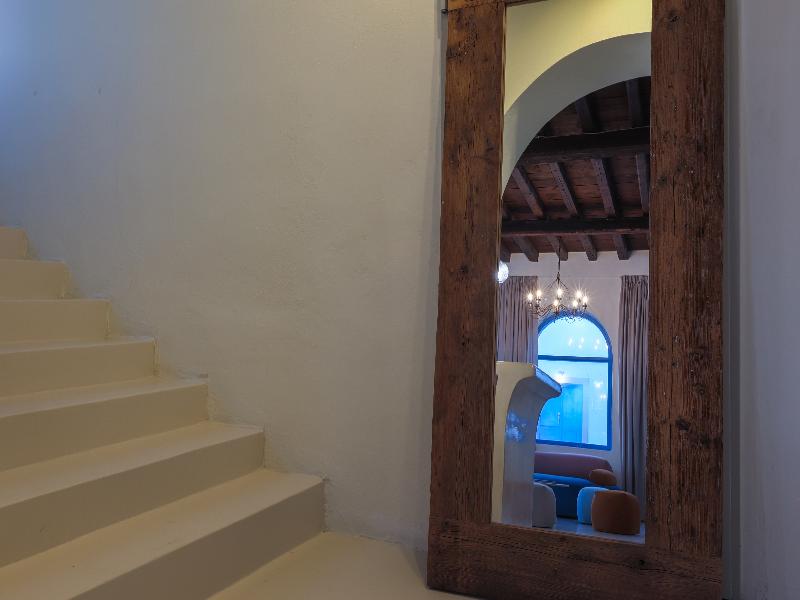 White Pearl Laokasti Suites image
