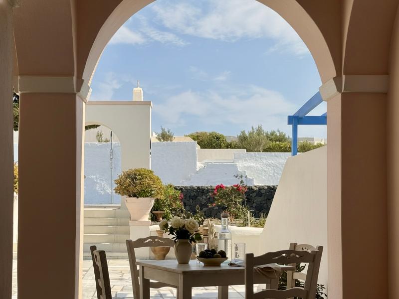 White Pearl Laokasti Suites image