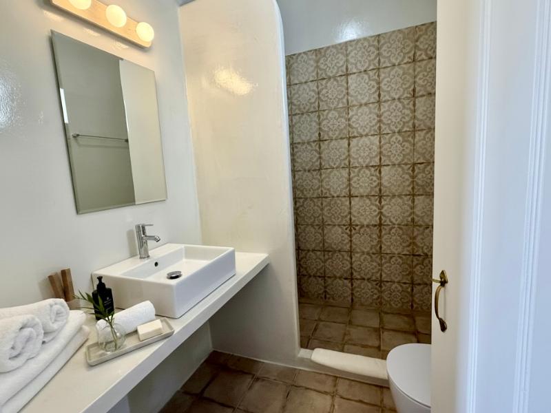 White Pearl Laokasti Suites image