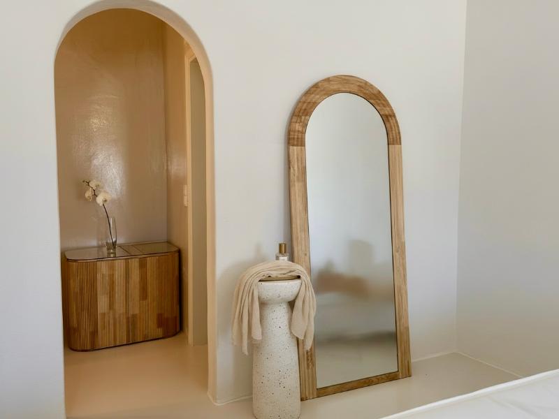 White Pearl Laokasti Suites image