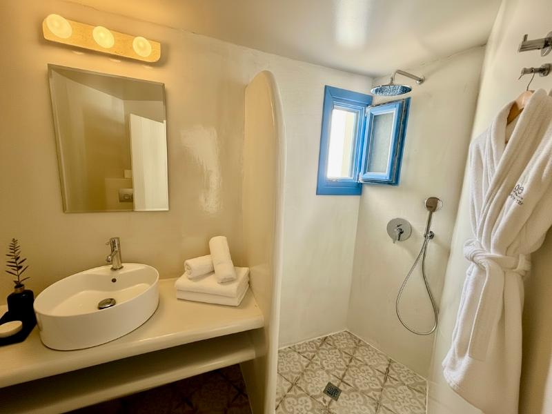 White Pearl Laokasti Suites image