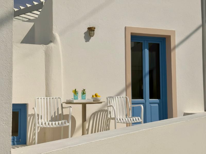 White Pearl Laokasti Suites image
