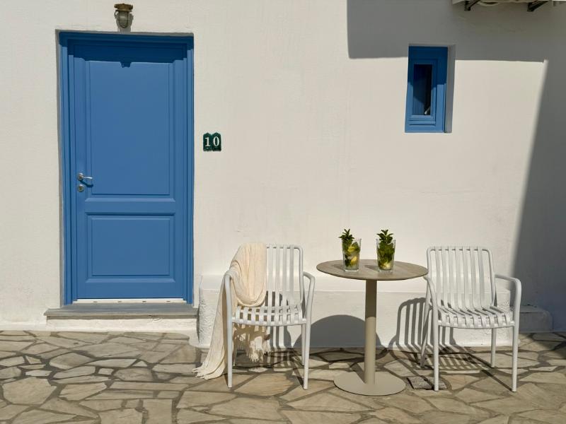 White Pearl Laokasti Suites image