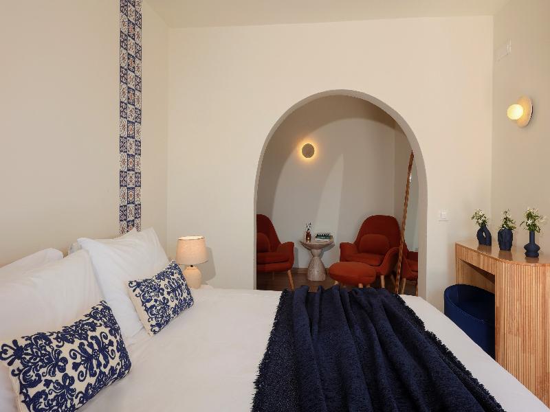 White Pearl Laokasti Suites image