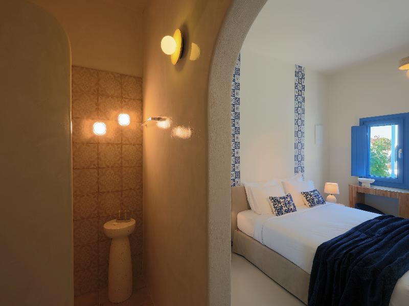 White Pearl Laokasti Suites image