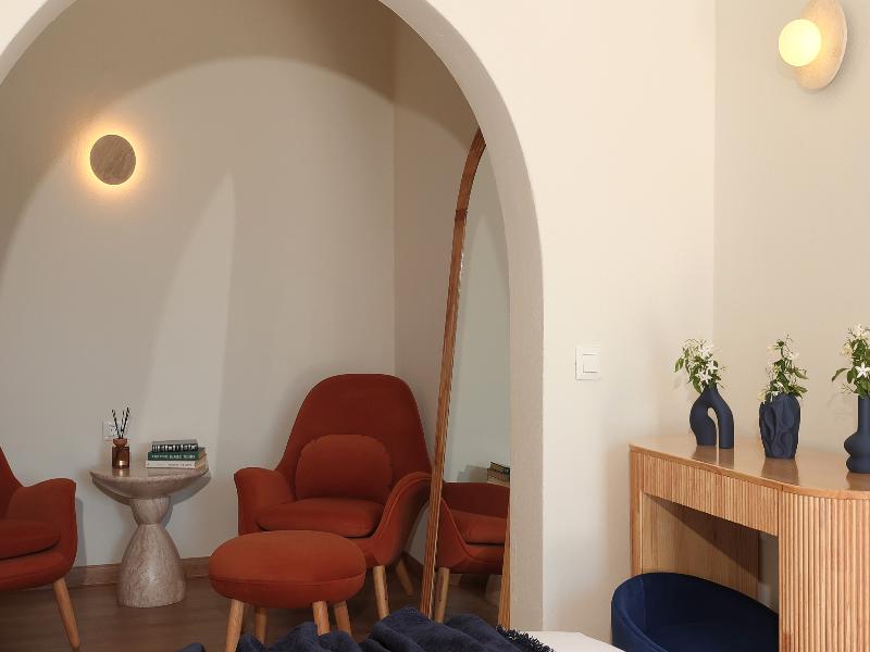 White Pearl Laokasti Suites image