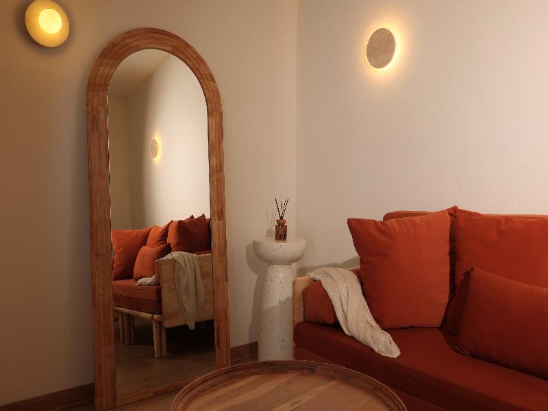 White Pearl Laokasti Suites image