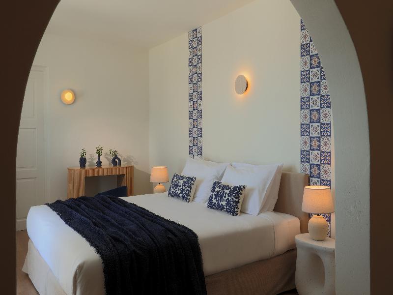 White Pearl Laokasti Suites image