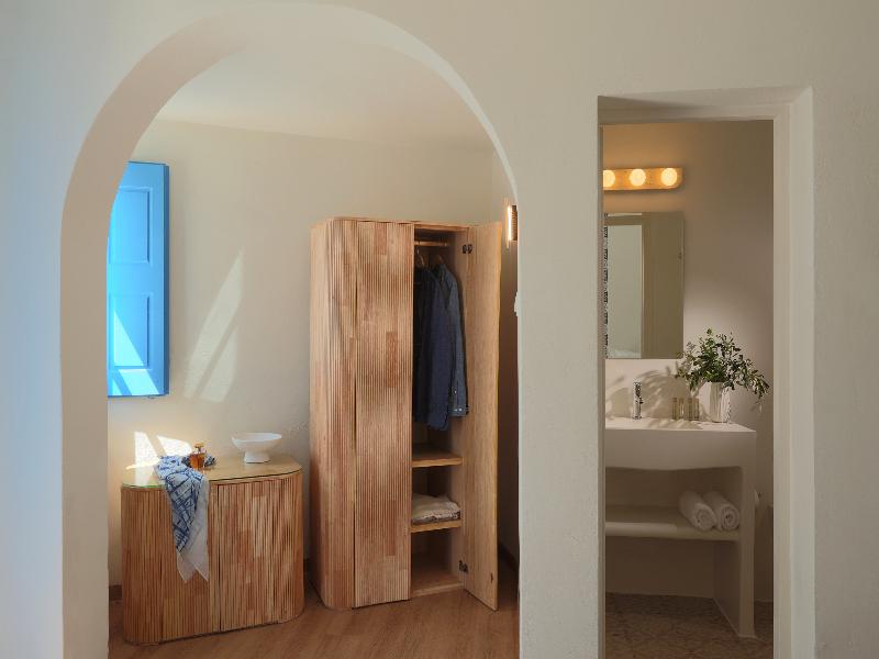 White Pearl Laokasti Suites image