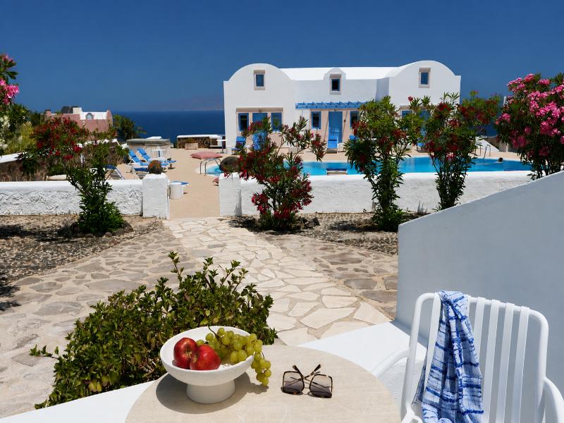 White Pearl Laokasti Suites image