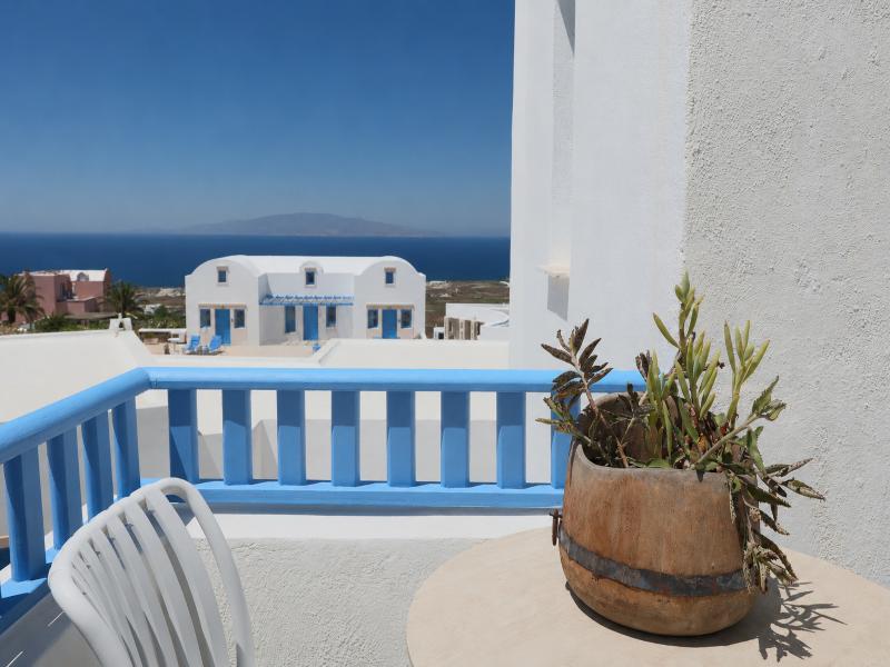White Pearl Laokasti Suites image