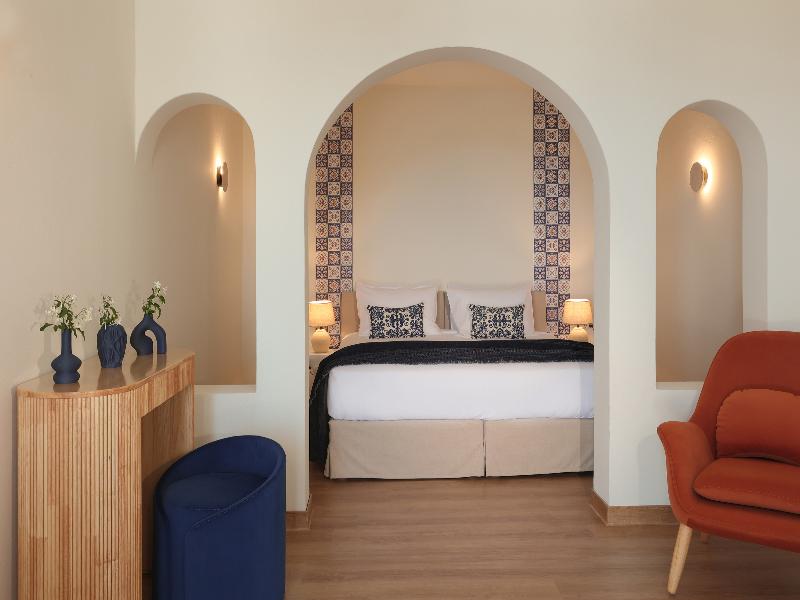 White Pearl Laokasti Suites image