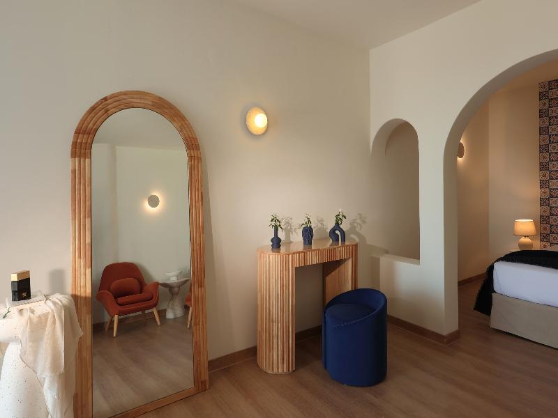 White Pearl Laokasti Suites image