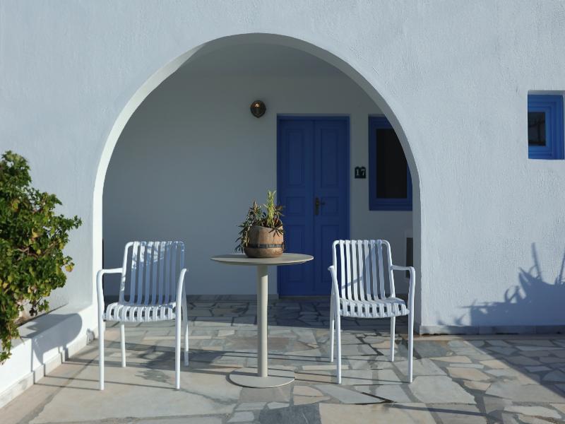White Pearl Laokasti Suites image