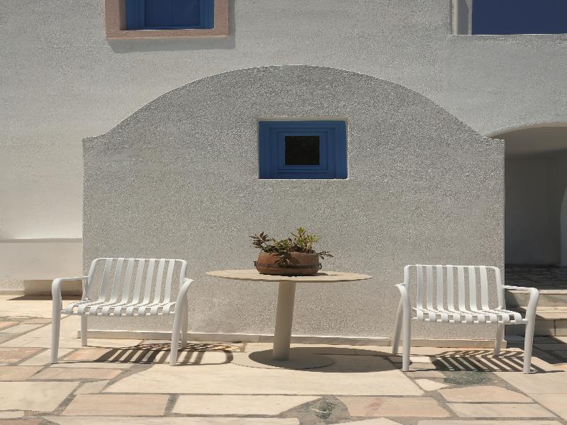 White Pearl Laokasti Suites image