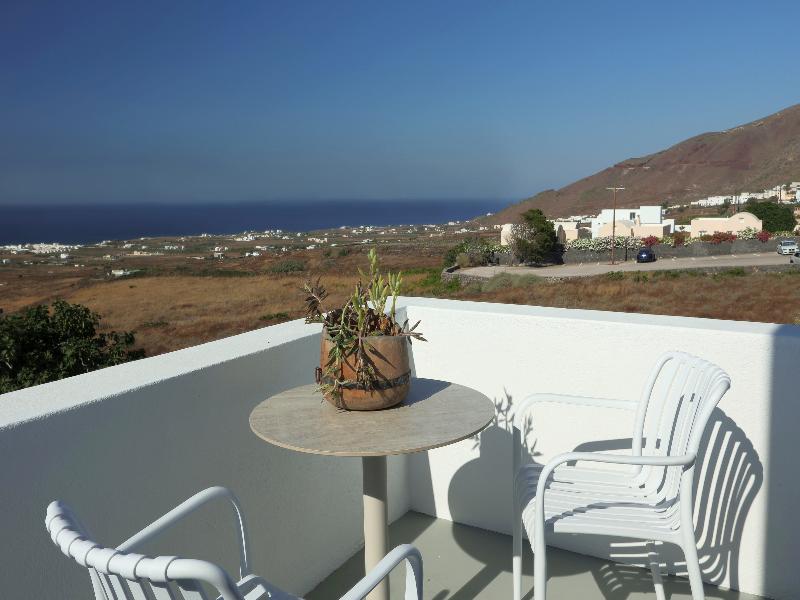 White Pearl Laokasti Suites image