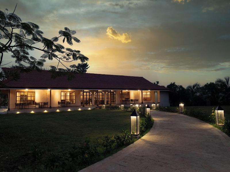 The White Resort And Spa Pawna