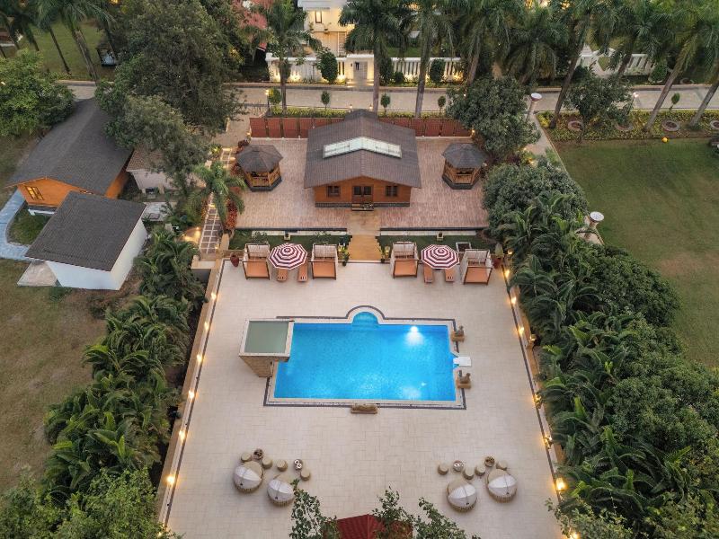 The White Resort And Spa Pawna