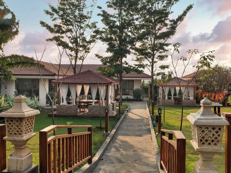 The White Resort And Spa Pawna