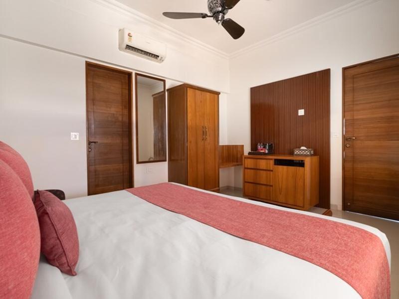 The White Resort And Spa Pawna image