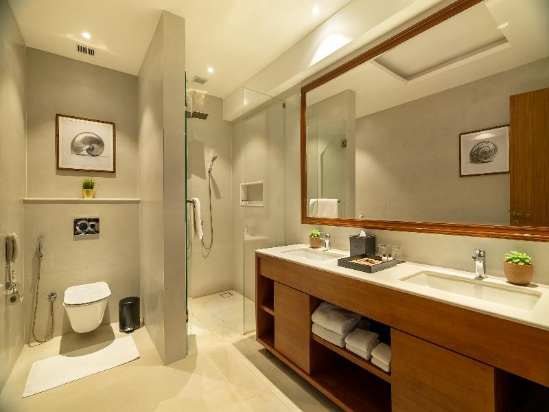 The White Resort And Spa Pawna image
