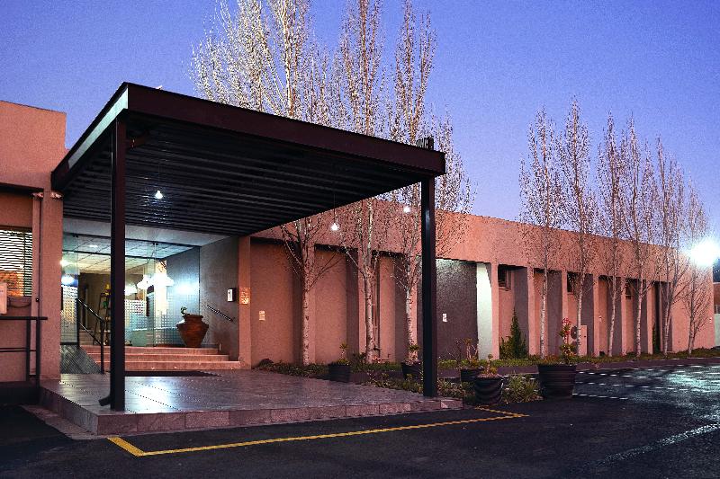 Q's Evander Hotel And Apartments image