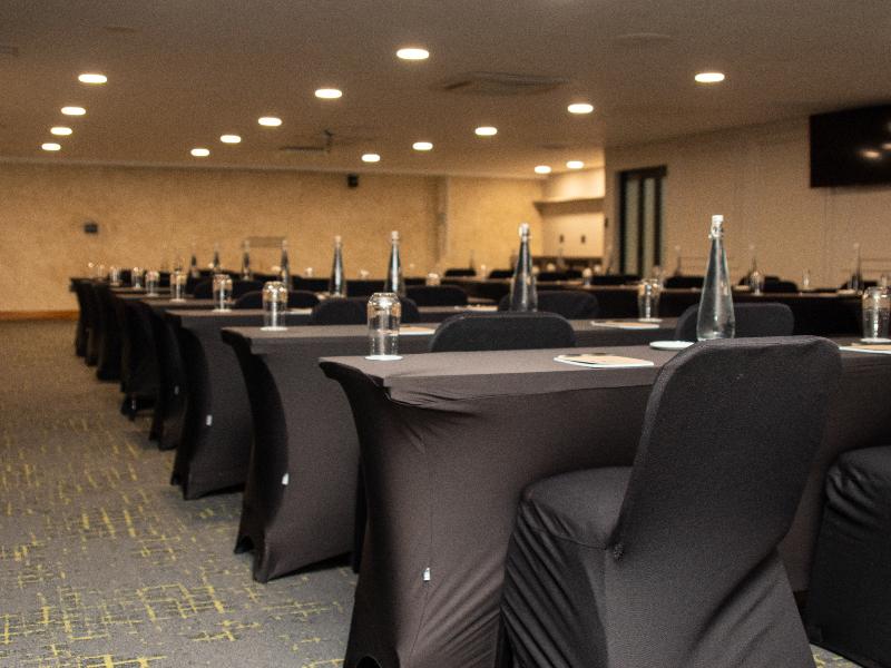 Q's Evander Hotel And Apartments image