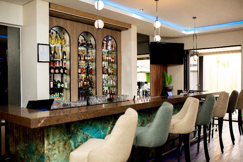 Q's Evander Hotel And Apartments image