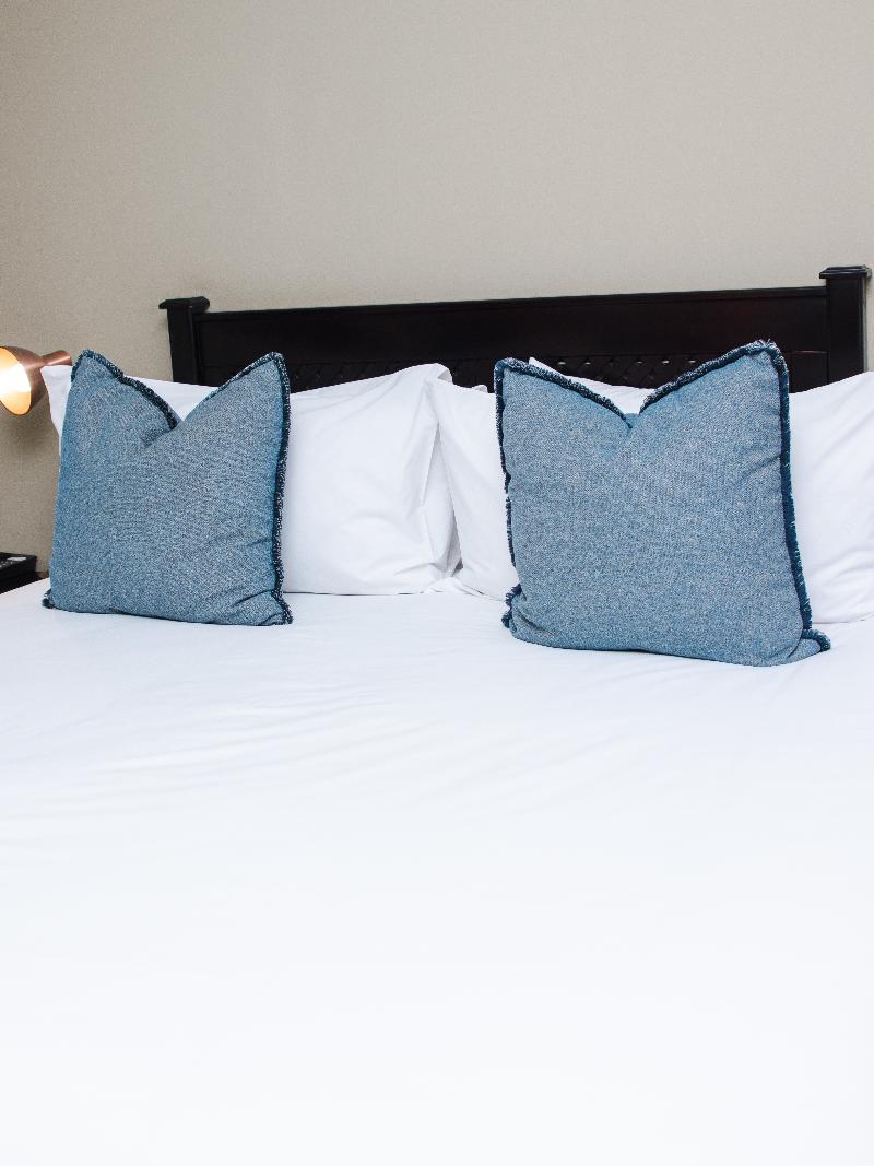 Q's Evander Hotel And Apartments image