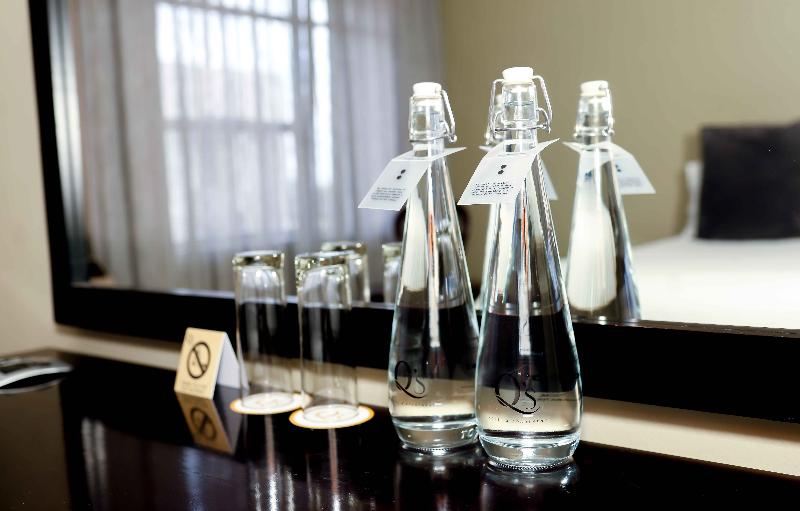 Q's Evander Hotel And Apartments image