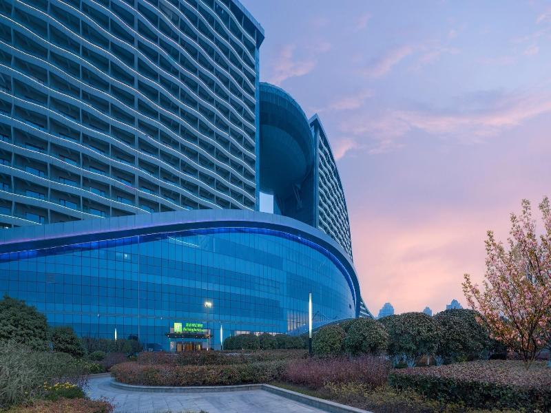 Holiday Inn Hotel Suites Wuhan New City By Ihg image